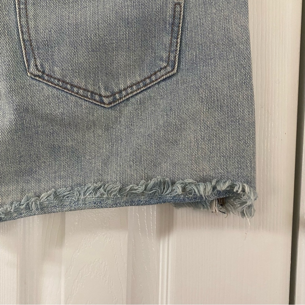Express Straight Mini Mid Rise Distressed Light Wash Jean Denim Skirt Size 8 - Picture 9 of 14